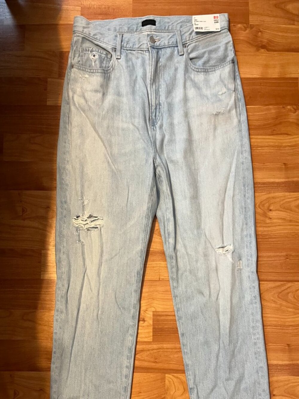 NWT Uniqlo Light Wash Ripped Jeans